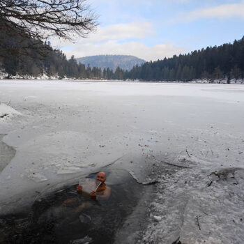 Bain en eau froide avec Laurent Duchêne coach sportif dans les Vosges